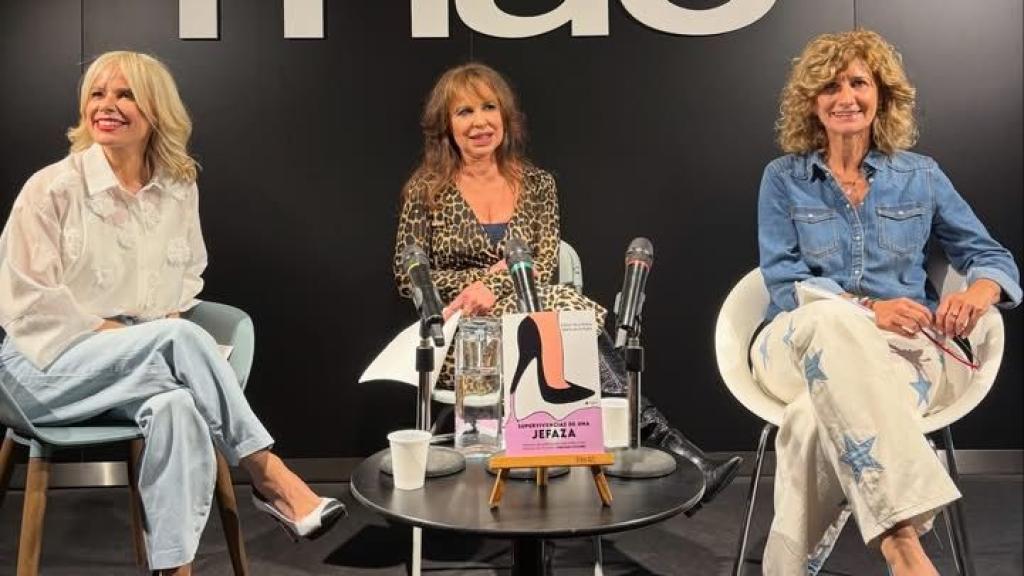 María de la Peña, Vicky Larraz y Esther Ruiz Moya, de izquierda a derecha, durante la presentación.