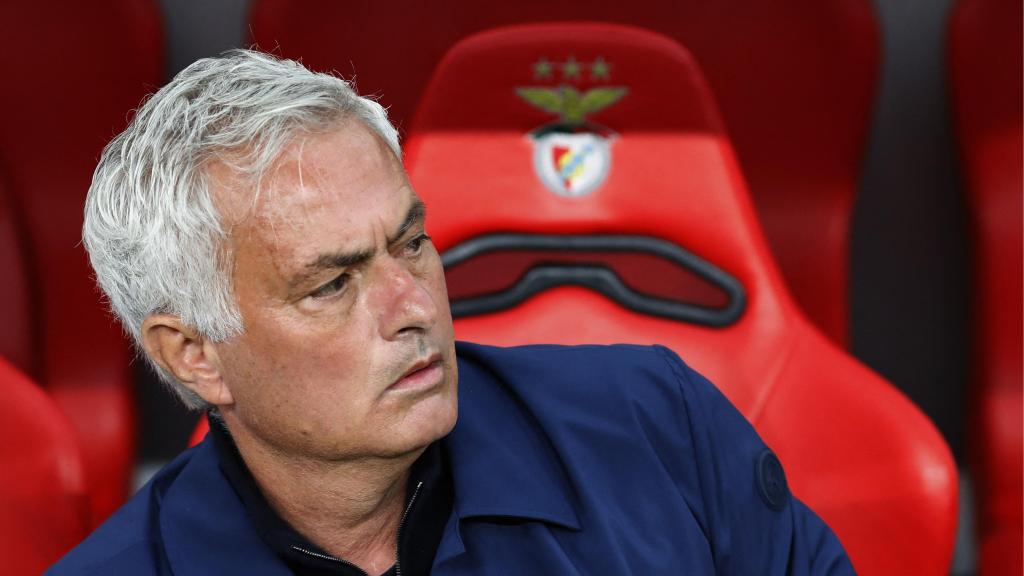 José Mourinho, en el banquillo del Benfica.