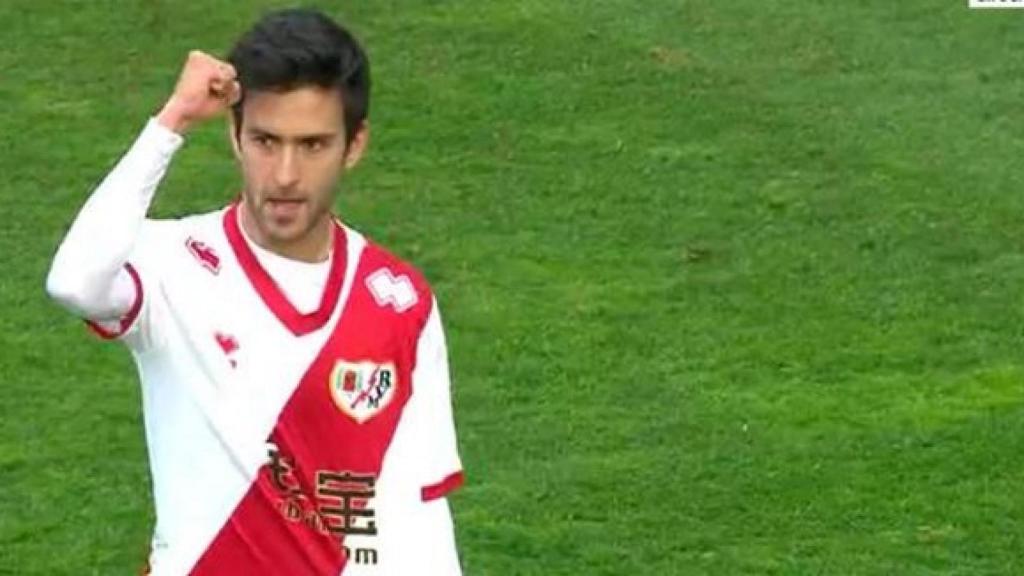 Alberto Bueno celebra un gol en el Rayo Vallecano.