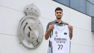 Ömer Yurtseven ficha por el Real Madrid de baloncesto.