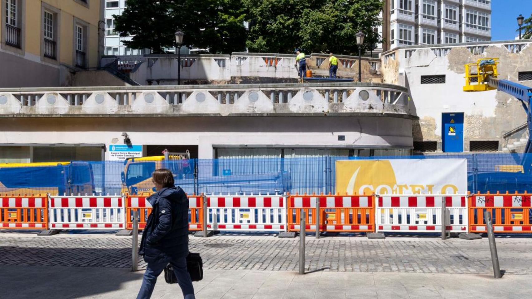 Escalinata y centro cívico de Santa Lucia, en Cuatro Caminos (A Coruña)