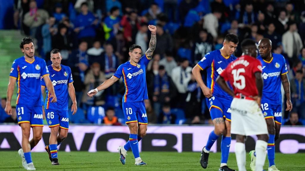 Los jugadores del Getafe celebran el gol de Martín Satriano ante el Mallorca.