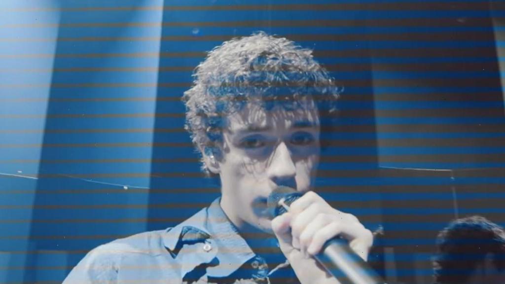 Imagen congelada del representante checo durante su actuación en la final de Eurovisión.