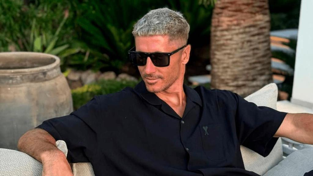 Lewandowski, con su 'look' antes de iniciar la temporada 25-26. 