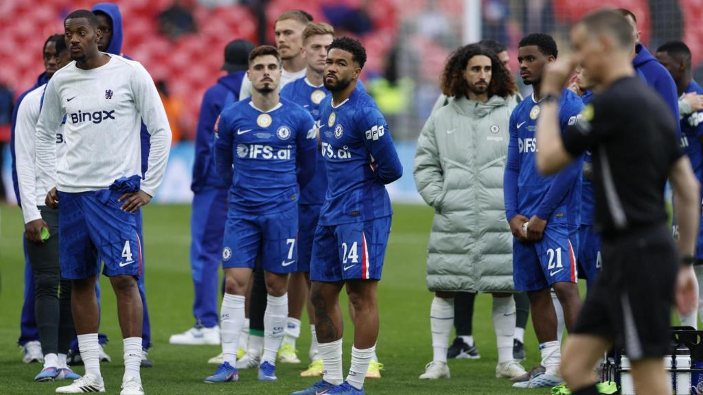 Los jugadores del Chelsea, tras perder la final de la FA Cup contra el Manchester City.