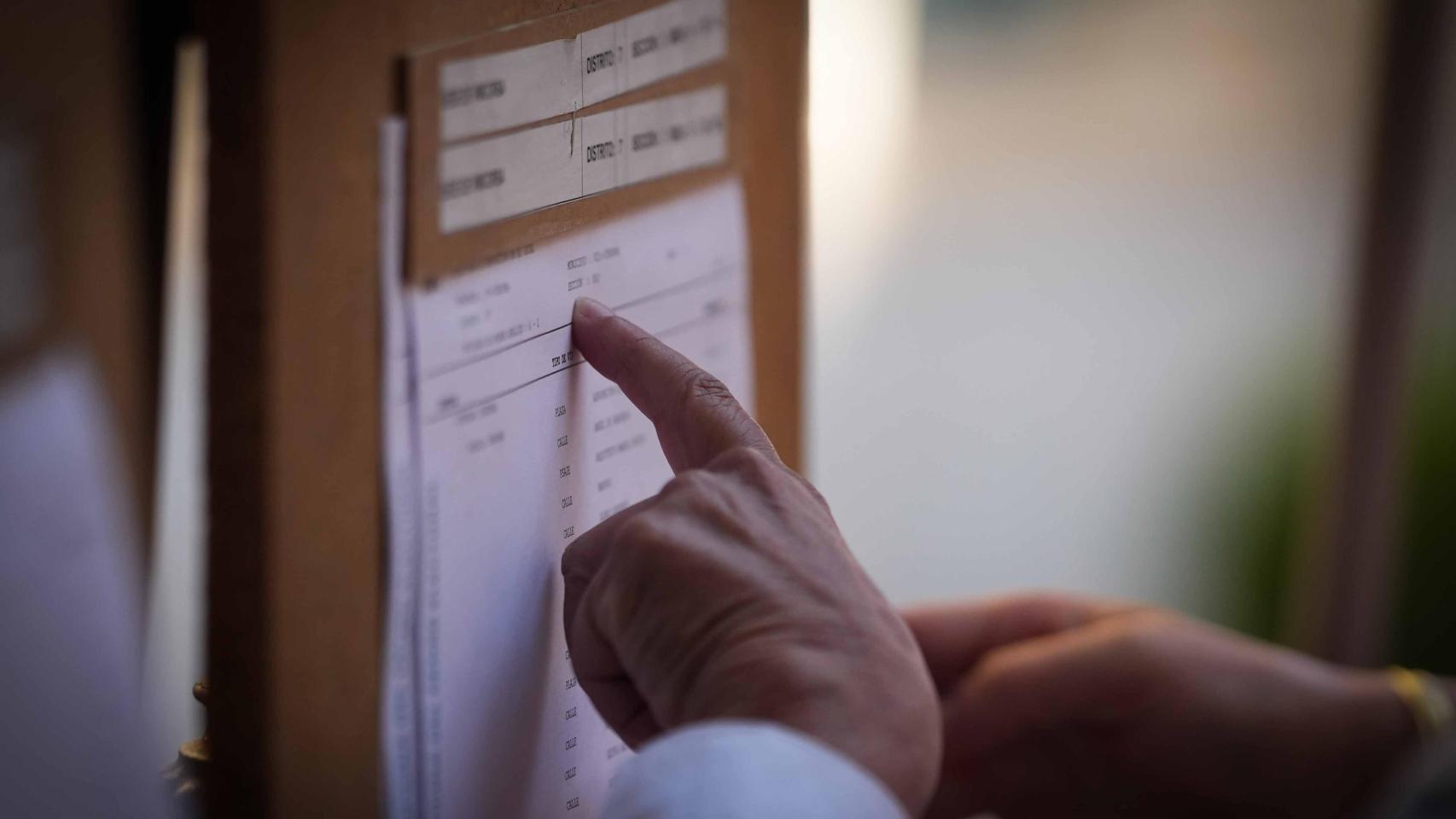 Imagen de una mesa electoral.