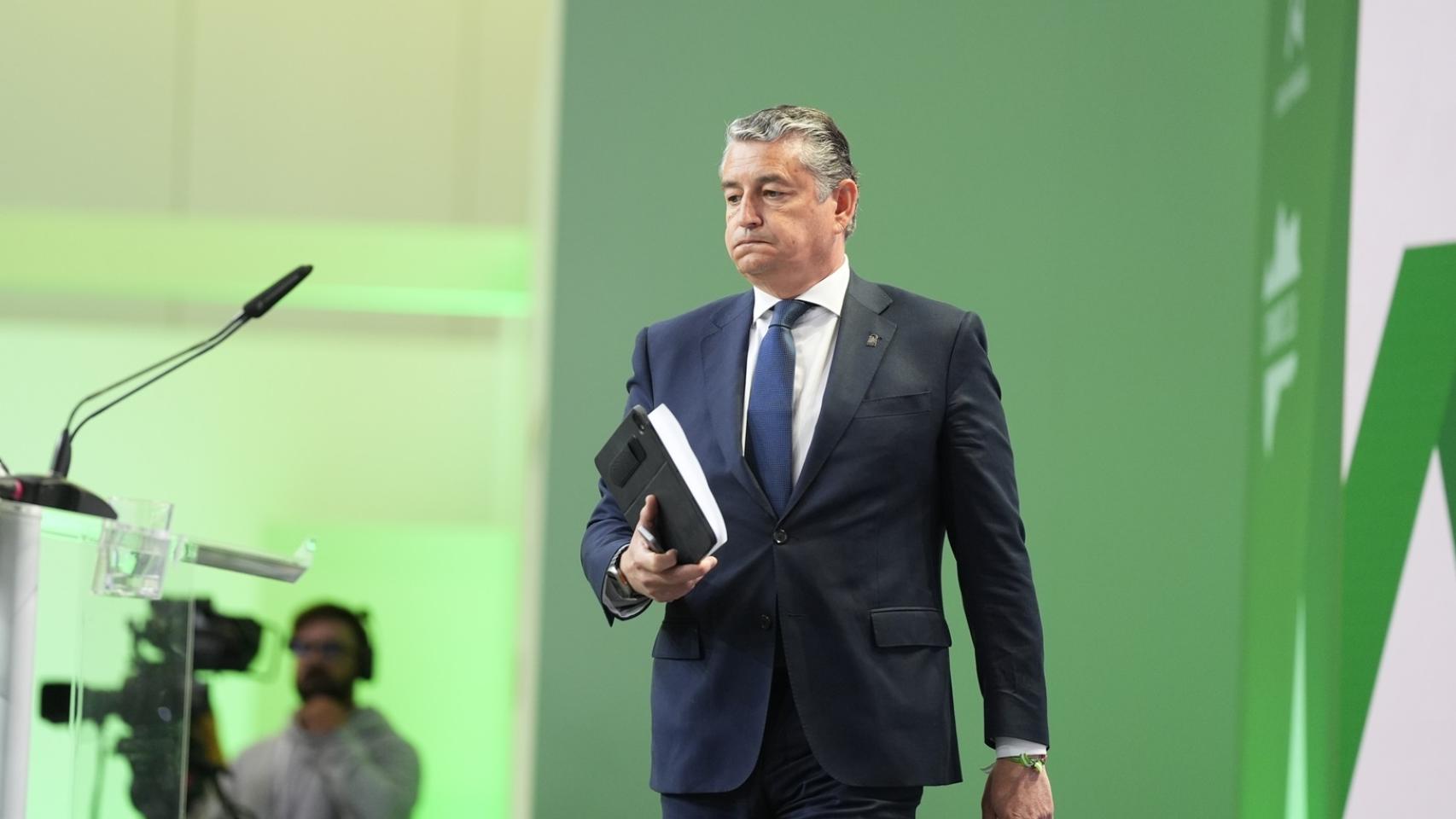 El consejero de Sanidad, Presidencia y Emergencias de la Junta de Andalucía, Antonio Sanz comparece para informar en el Centro de Difusión de Datos de las elecciones del 17M en el Pabellón de la Navegación. 