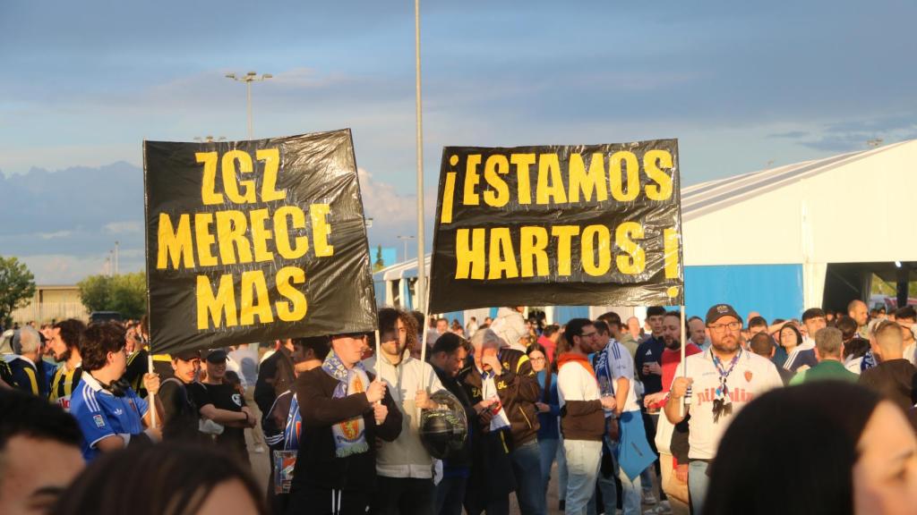 Protesta de la afición del Real Zaragoza contra la directiva del club