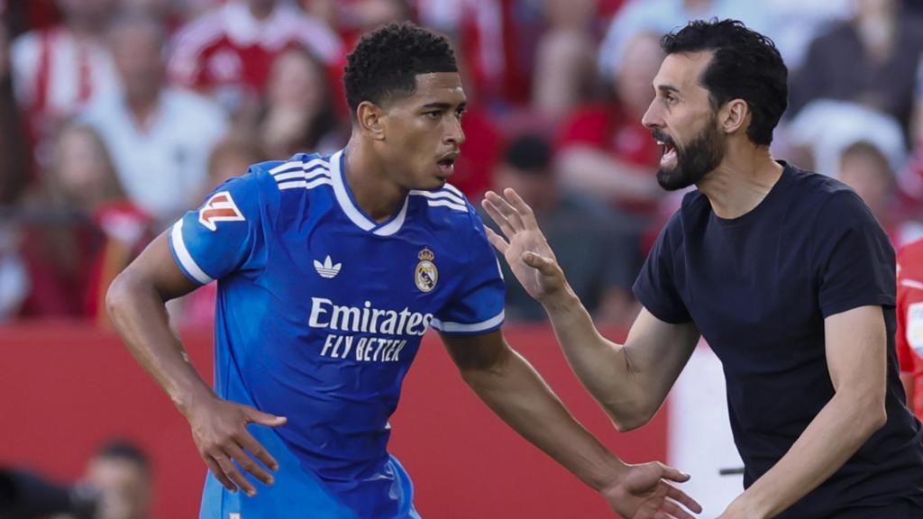 Arbeloa da indicaciones para llegar a Bellingham.