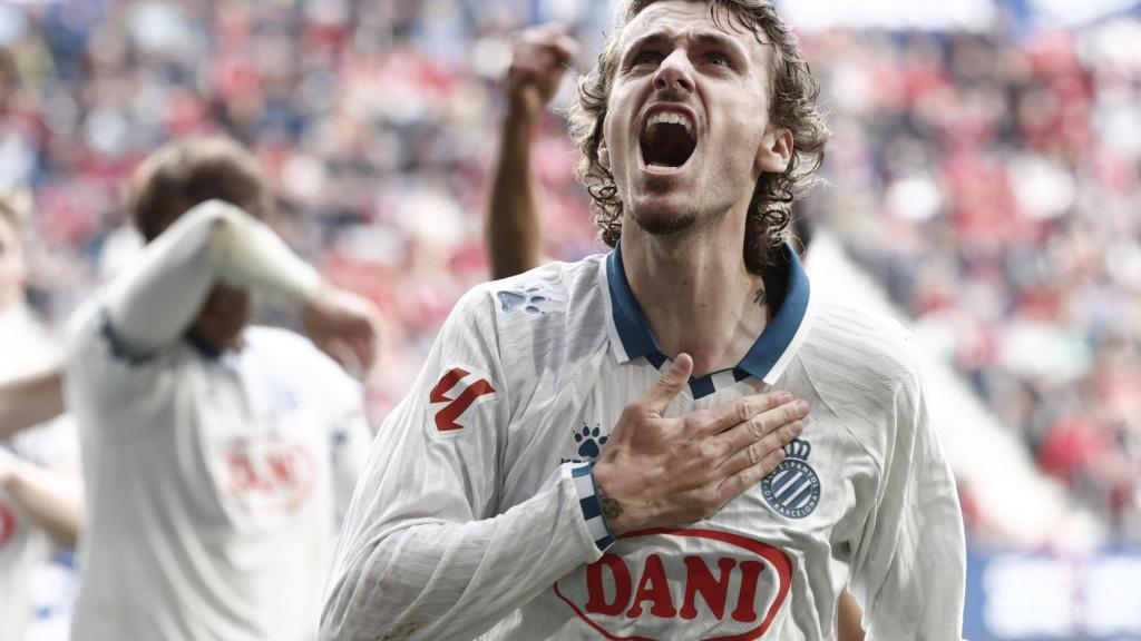 Carlos Romero, del RCD Espanyol, celebra uno de sus goles ante Osasuna.