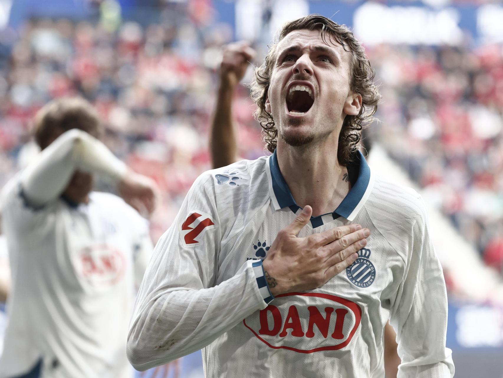 Carlos Romero, del RCD Espanyol, celebra uno de sus goles ante Osasuna.