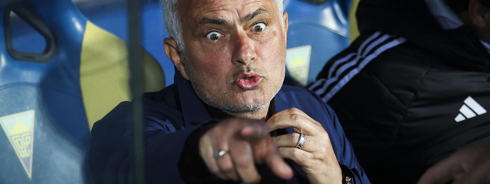 José Mourinho, en el banquillo del Benfica.