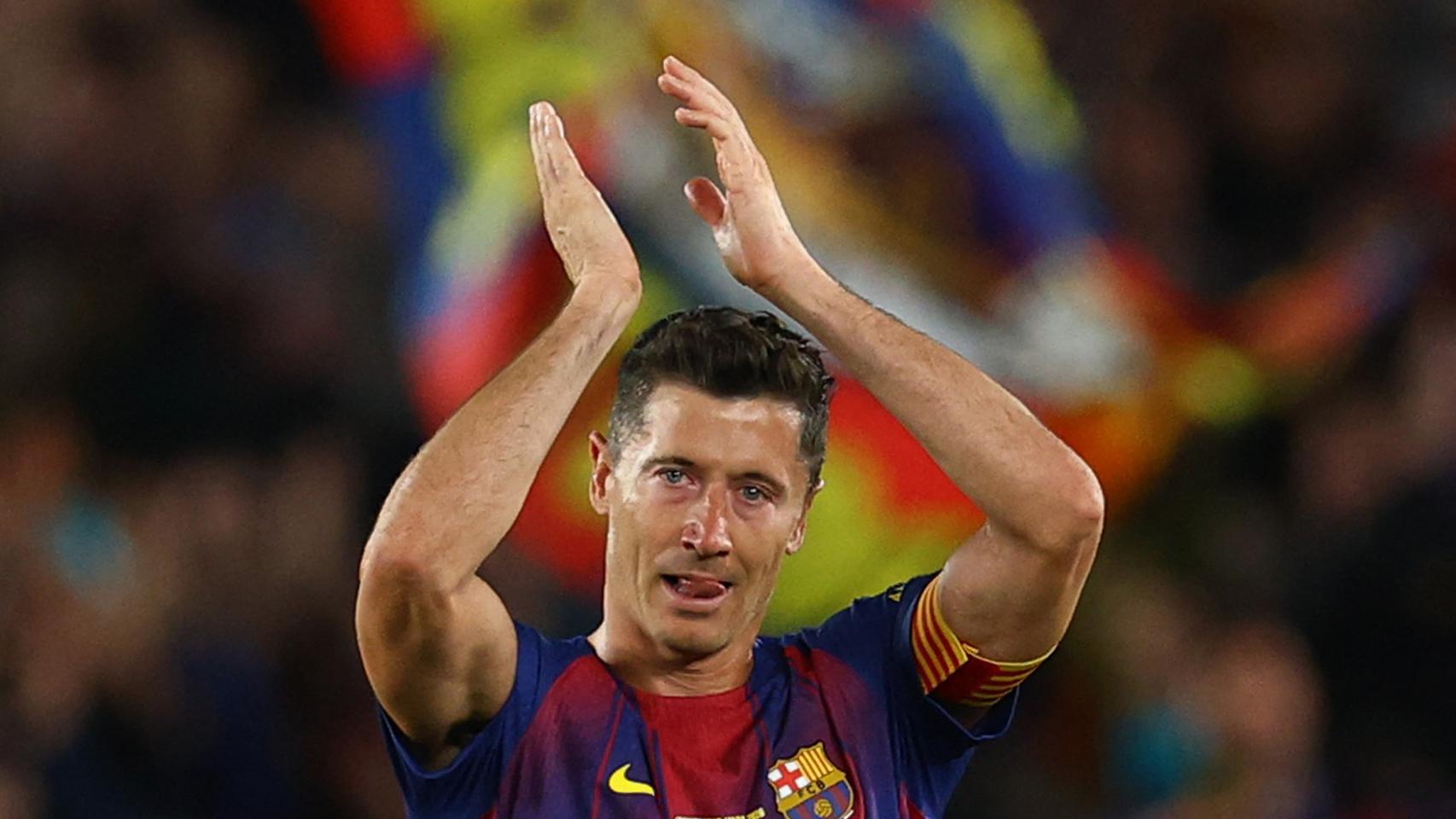 Robert Lewandowski, entre lágrimas en su último partido en el Camp Nou.