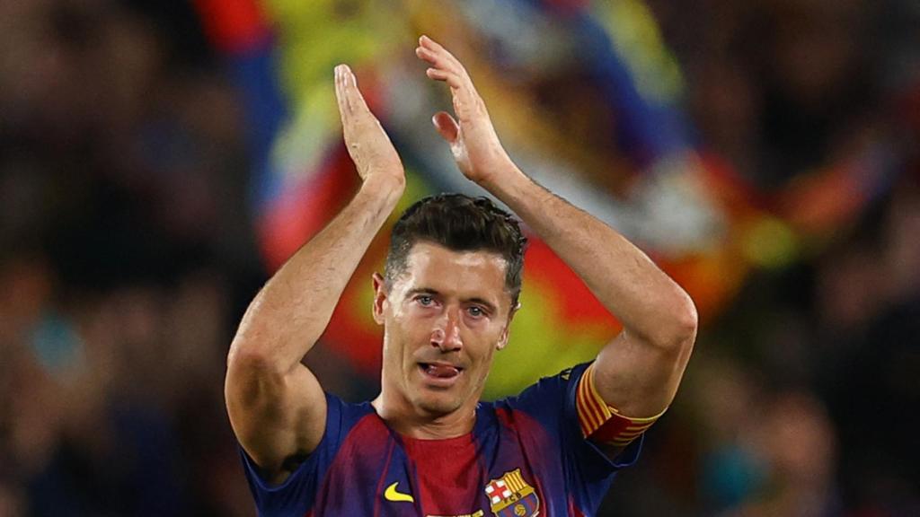Robert Lewandowski, entre lágrimas en su último partido en el Camp Nou.