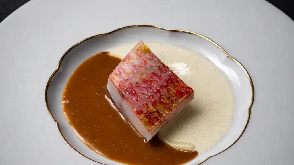 Salmonete en dos salsas