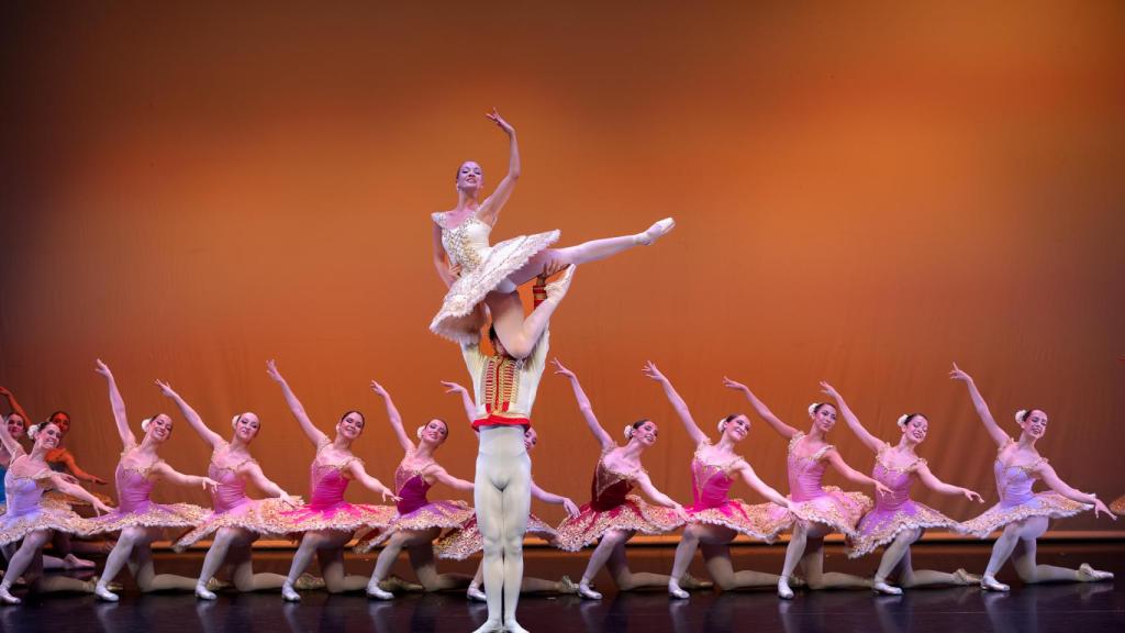 El JAC Ballet, en el Auditorio Montserrat Caballé. Foto: Jonathan Ocampo Yandy.