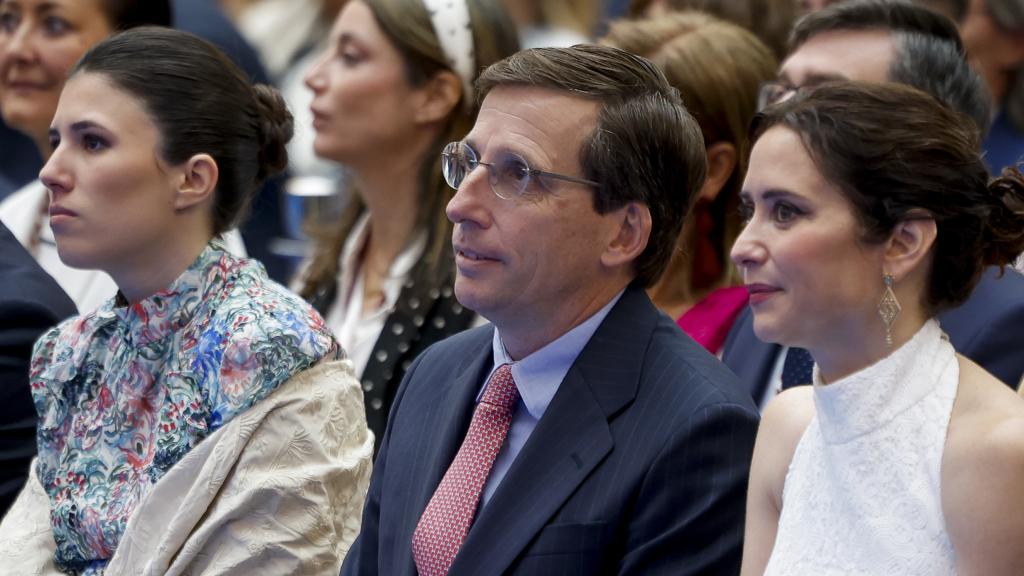 Teresa Urquijo, Almeida y Ayuso.