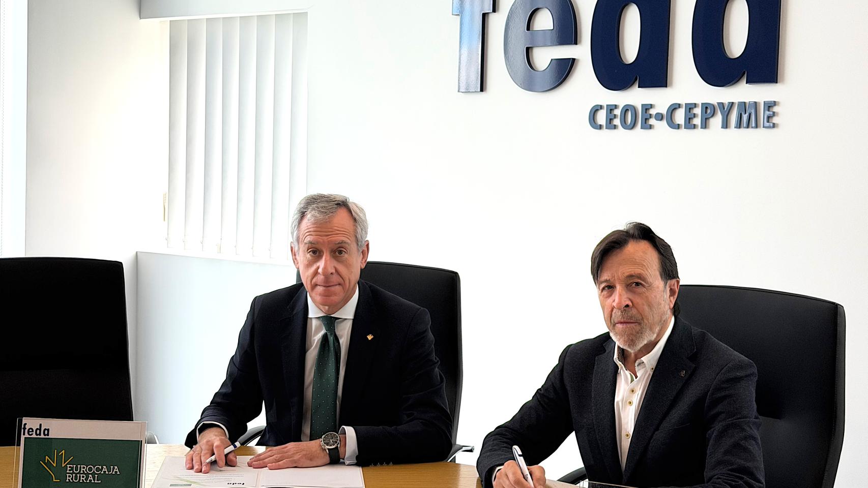 Imagen del firma del convenio.