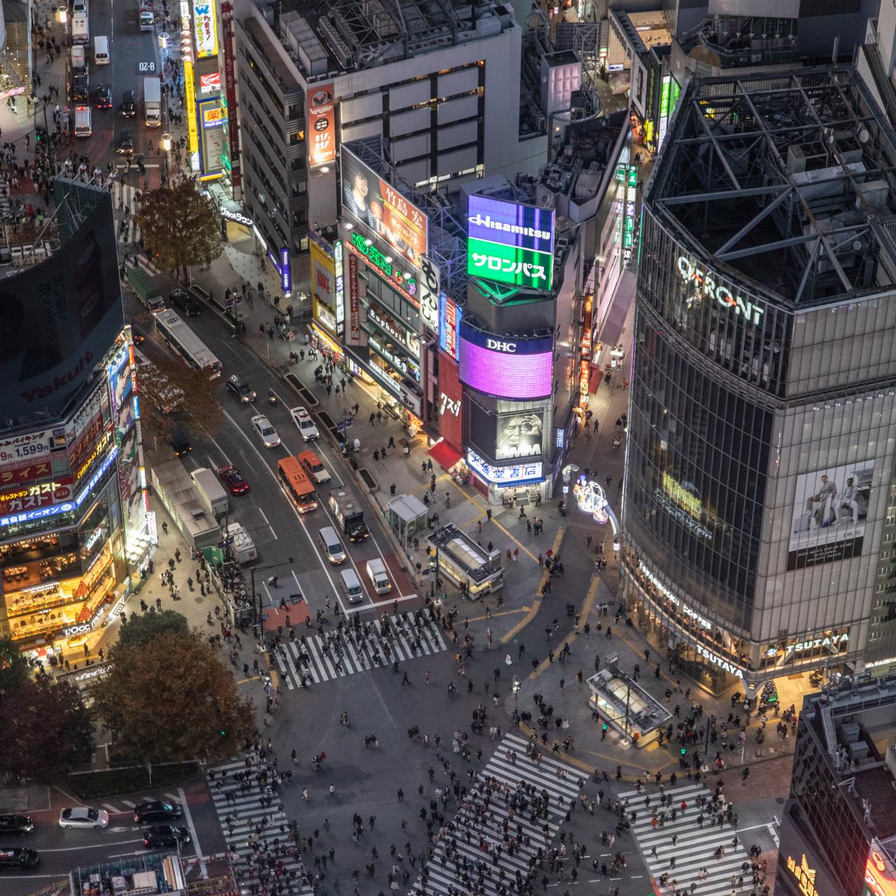 Imagen aérea del cruce más famoso del mundo en Tokio.