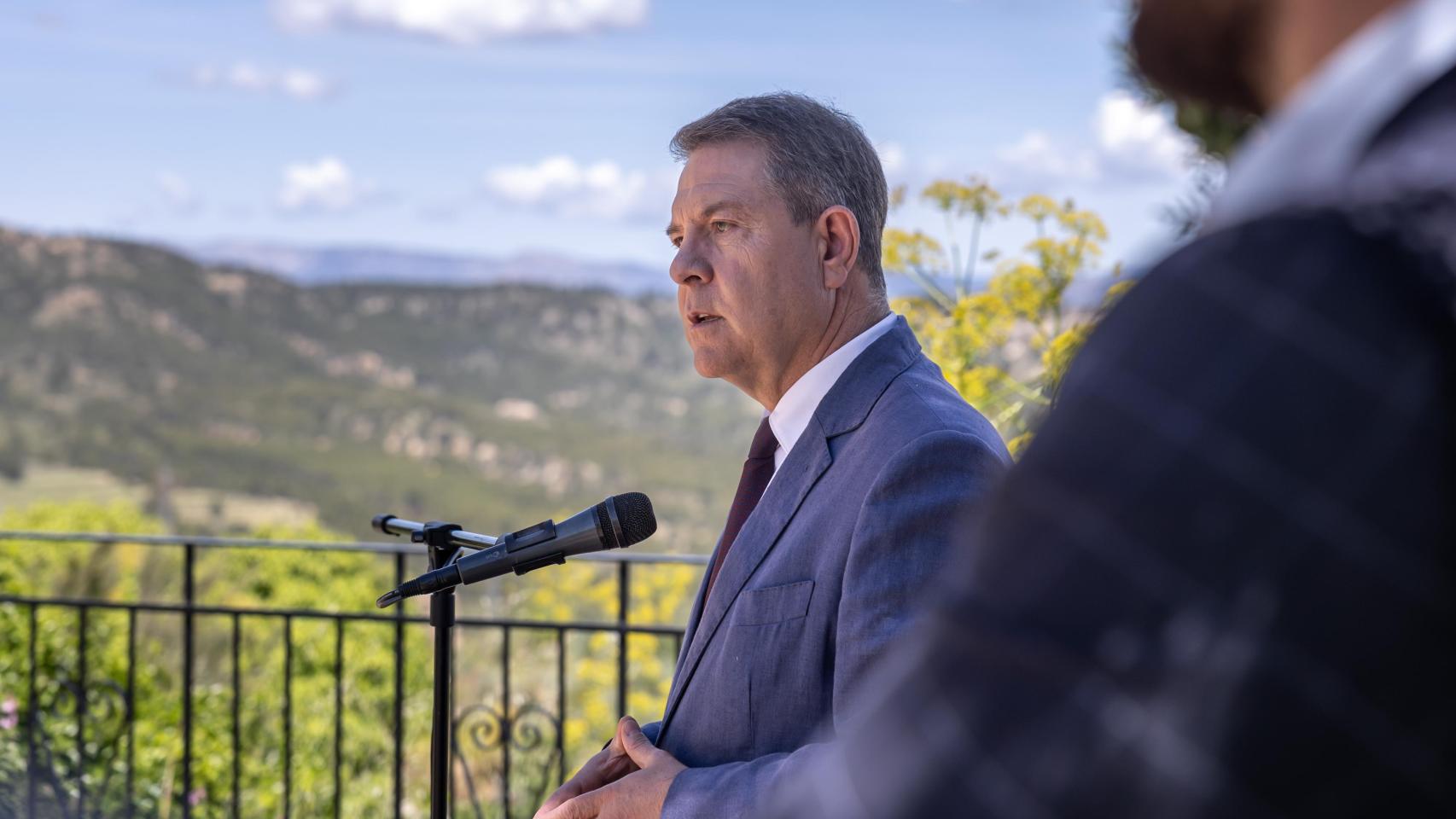 Page, tras el desastre del PSOE en Andalucía, pregunta a Sánchez si el plan es que  vuelva a sonar la flauta de Puigdemont 