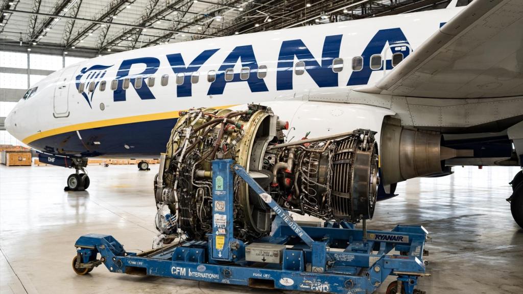Un motor de un avión de Ryanair durante la inauguración del nuevo hangar de mantenimiento de Ryanair, en la Zona industrial de Barajas, a 18 de marzo de 2026, en Madrid (España).
