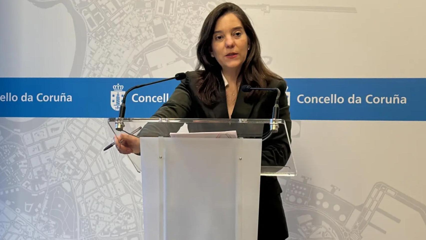 La alcaldesa de A Coruña, Inés Rey, en sala de prensa.