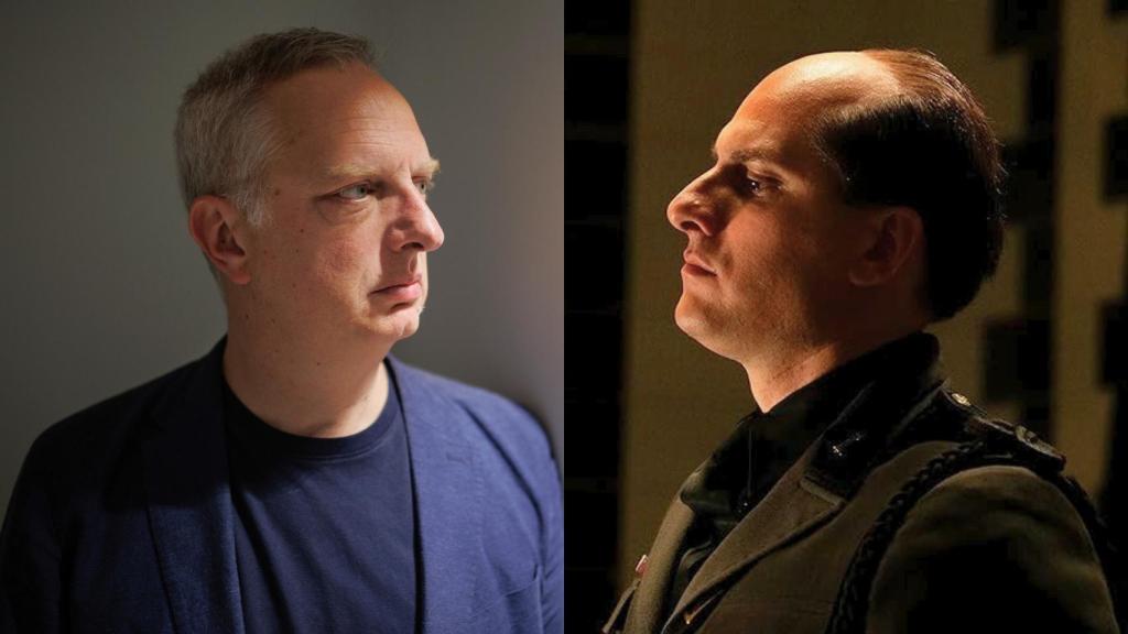Antonio Scurati, autor de la pentalogía 'M', sobre Mussolini (foto: Alejandro Martínez Vélez / Europa Press). A la derecha, el actor Luca Marinelli en el papel del dictador fascista en la serie 'M. El hijo del siglo'.