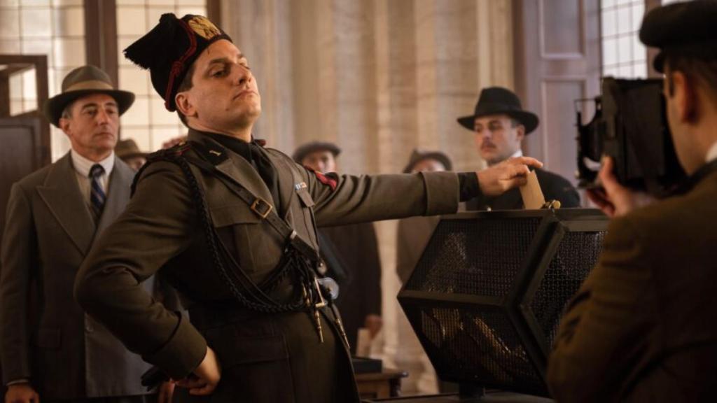 Fotograma de 'M. El hijo del siglo', serie de televisión basada en las novelas de Scurati sobre Mussolini