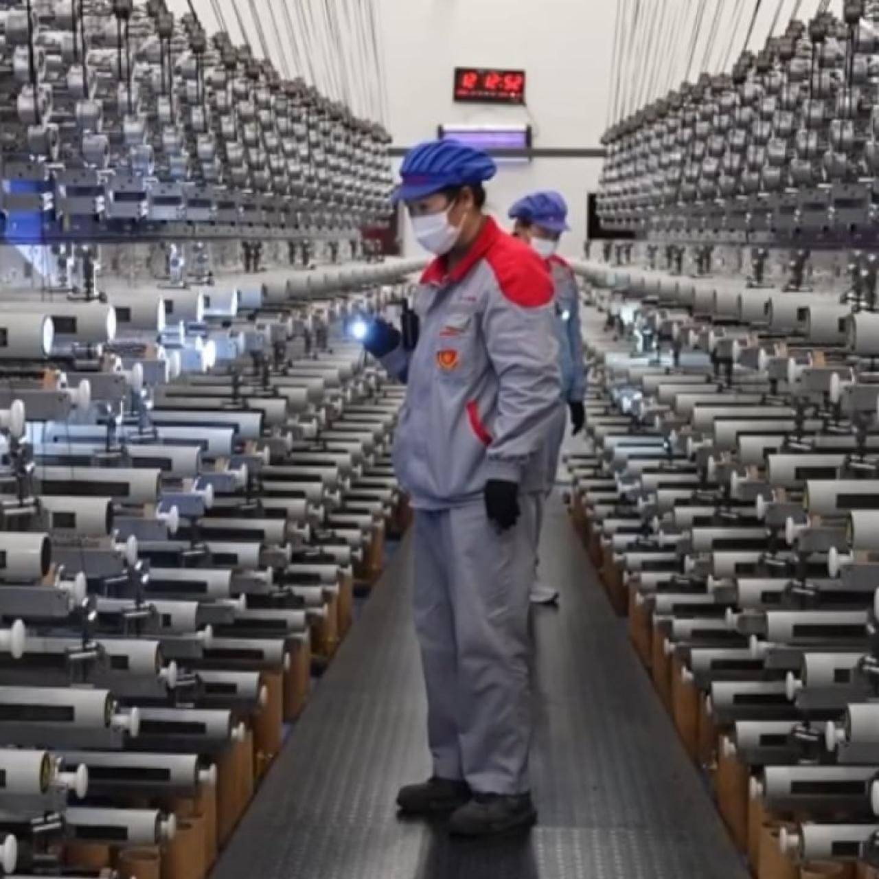 Un operario en la fábrica