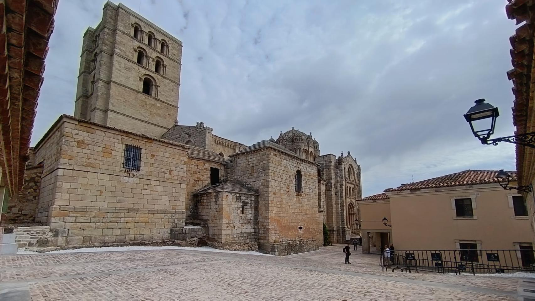 Calle trasera de la Catedral de Zamora. 