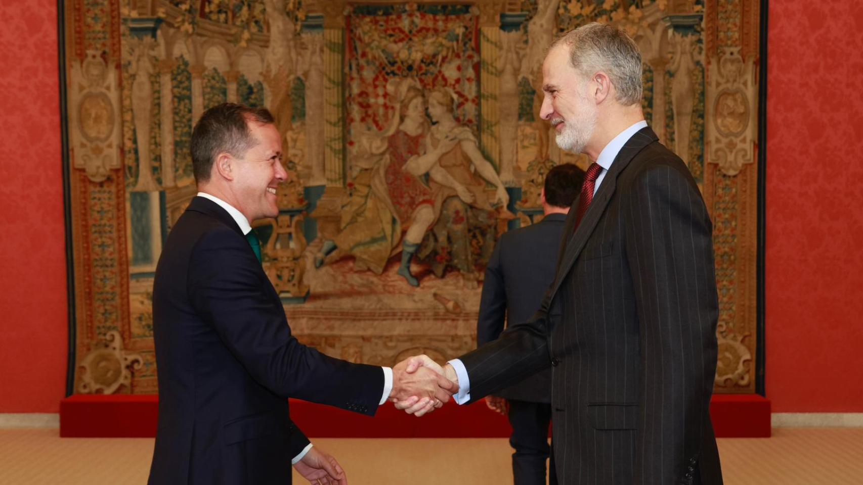 Carlos Velázquez saludando a Felipe VI. Foto: Ayuntamiento de Toledo. 