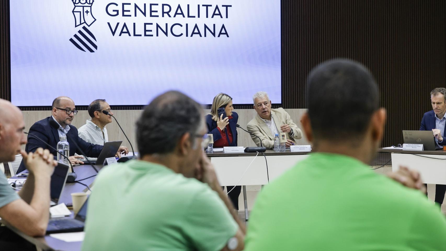 Reunión de la Conselleria de Educación con los sindicatos. Rober Solsona / EP
