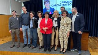 LA rectora electa con su equipo tras conocer los resultados de la segunda vuelta.