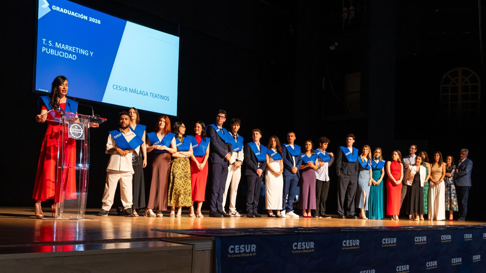 Varios de los alumnos de CESUR en el acto de graduación. 
