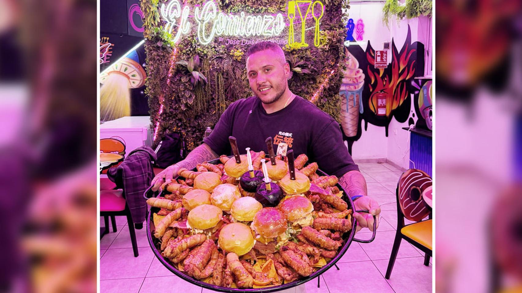 José Luis Garcinuño con la comida que abarca el nuevo reto de su establecimiento hostelero.