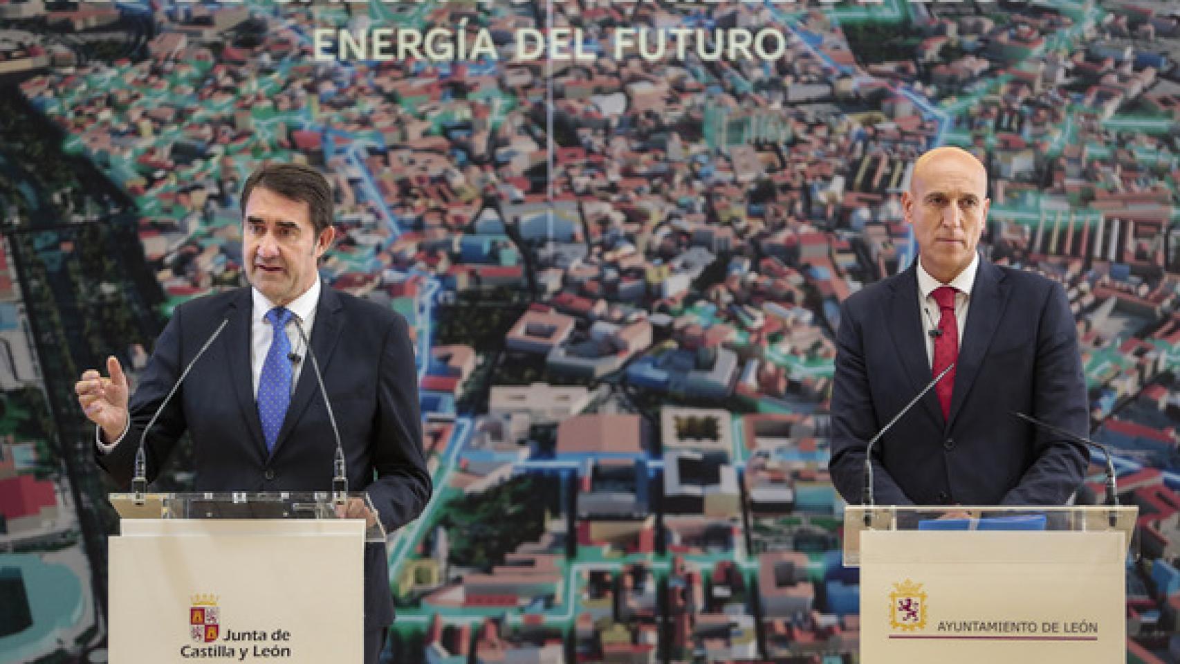  Juan Carlos Suárez-Quiñones, y el alcalde de la capital leonesa, José Antonio Diez, presentando la red de calor de León