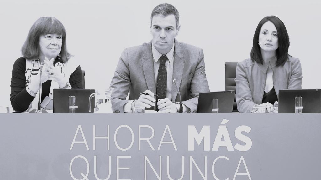 Sánchez huye hacia delante y María Jesús Montero, por la puerta de atrás