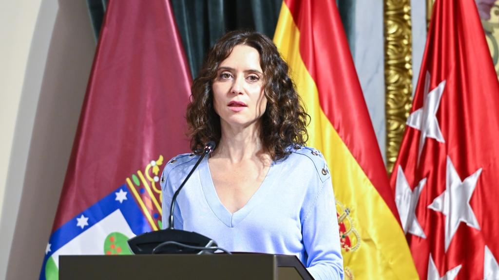 La presidenta de la Comunidad de Madrid, Isabel Díaz Ayuso, interviene en la toma de posesión del presidente de la Cámara de Comercio de Madrid, Ángel Asensio, en el Palacio de Santoña, a 14 de mayo de 2026, en Madrid (España).