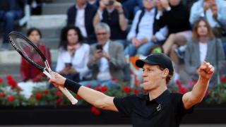Jannik Sinner celebra su título en Roma.