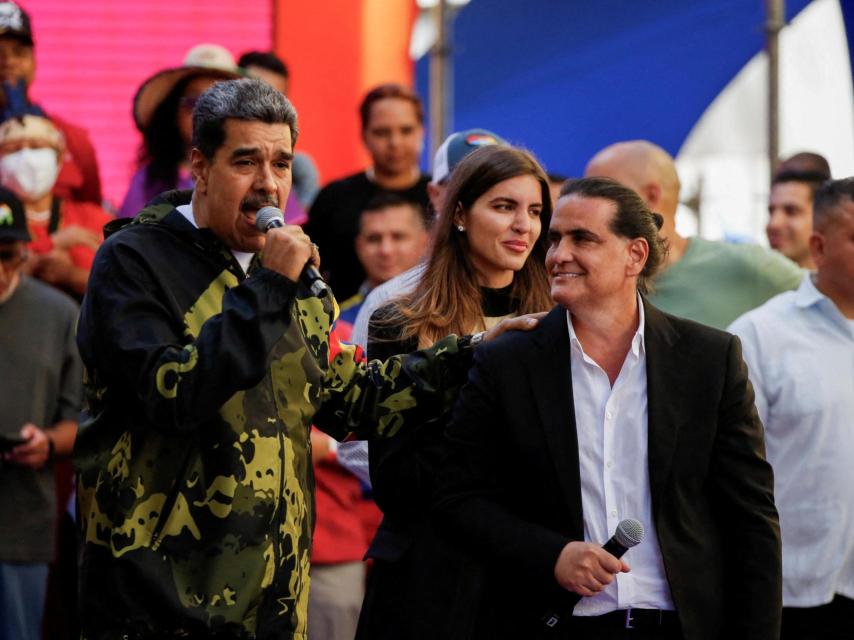Nicolás Maduro y el empresario colombiano Alex Saab asisten a un evento en Caracas, Venezuela, el 23 de enero de 2024.