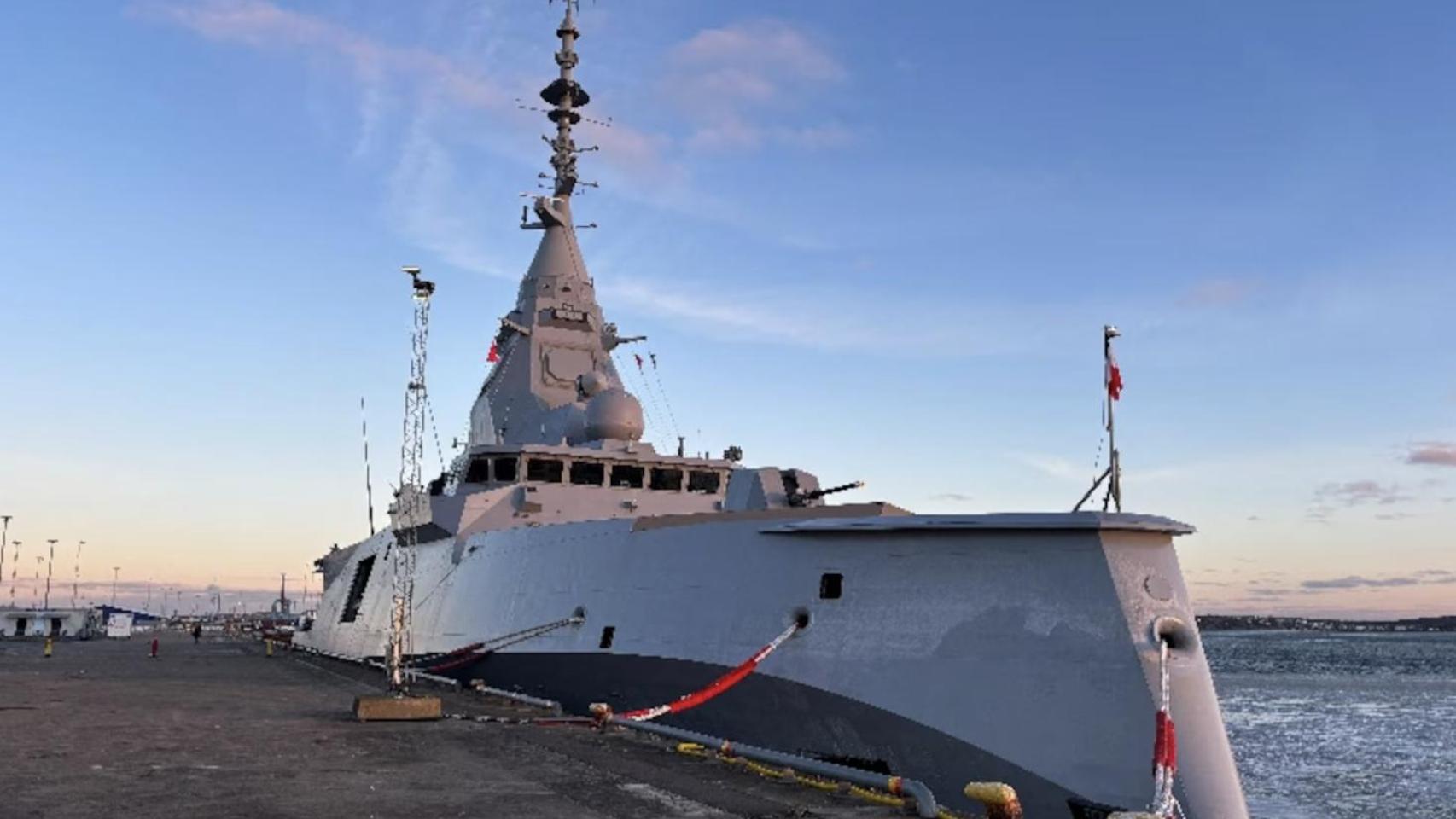 Fragata FDI francesa Amiral Ronarc'h atracada en Gotemburgo, Suecia, el 2 de febrero de 2026