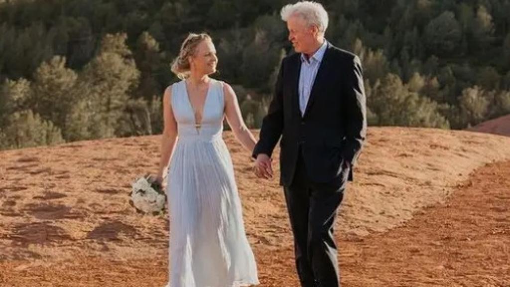 Charles el día de su boda con su última esposa, Cat.