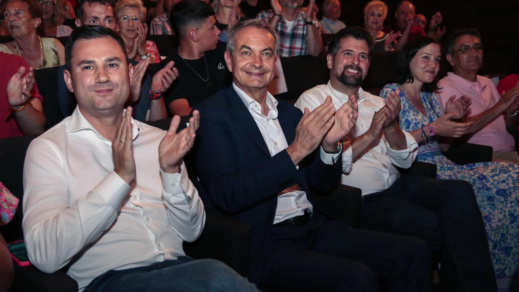 El expresidente del Gobierno, José Luis Rodríguez Zapatero junto al secretario general del PSOE de León, Javier Alfonso Cendón en una foto de archivo