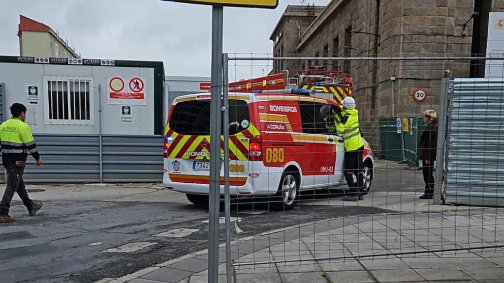 Un camión de bomberos en la estación de A Coruña este martes.