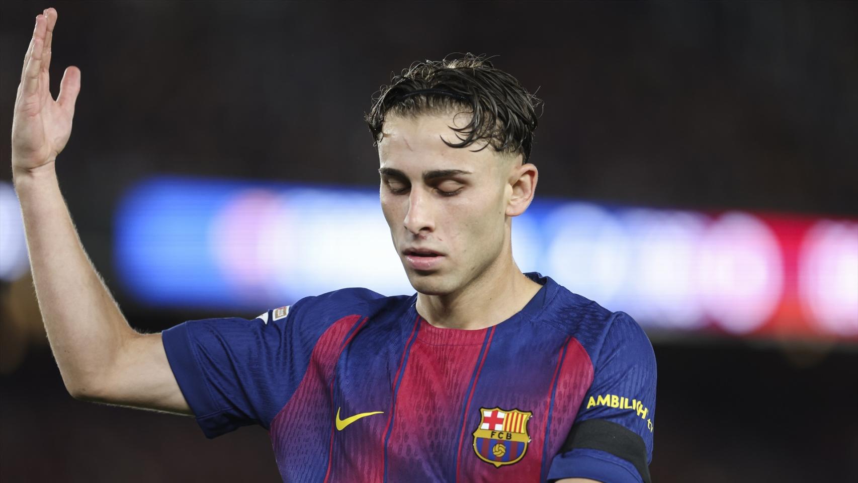 Fermín López, con rostro serio, durante un partido del FC Barcelona.