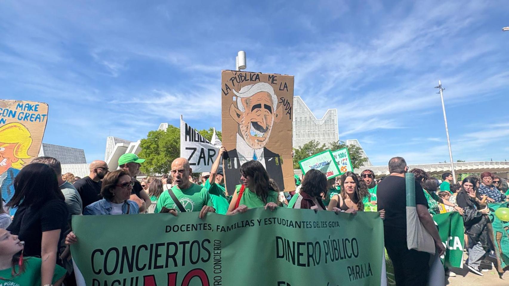 Primer día de la huelga educativa en Aragón 