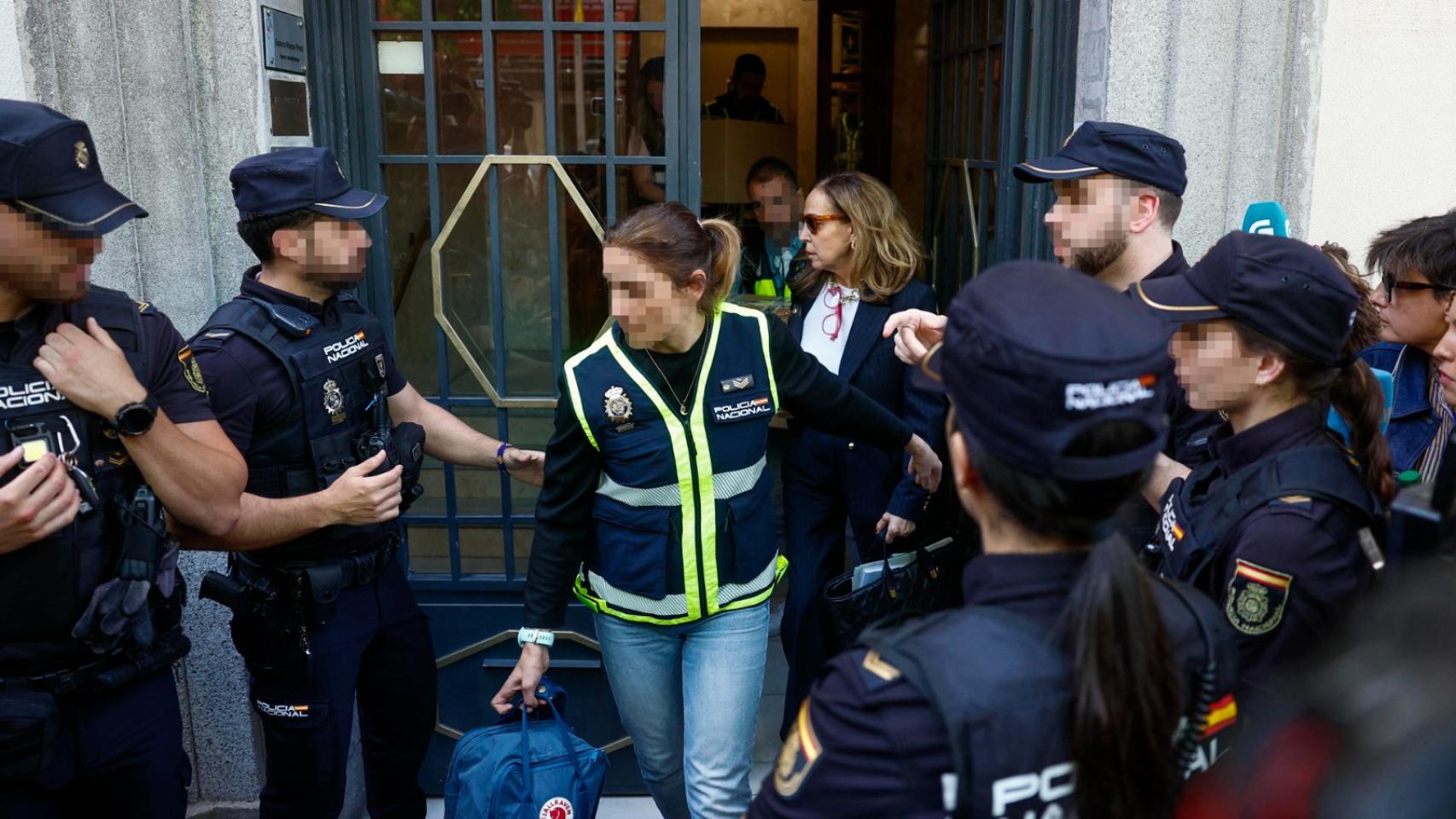 Registro de la oficina de Rodríguez Zapatero hoy en Madrid./