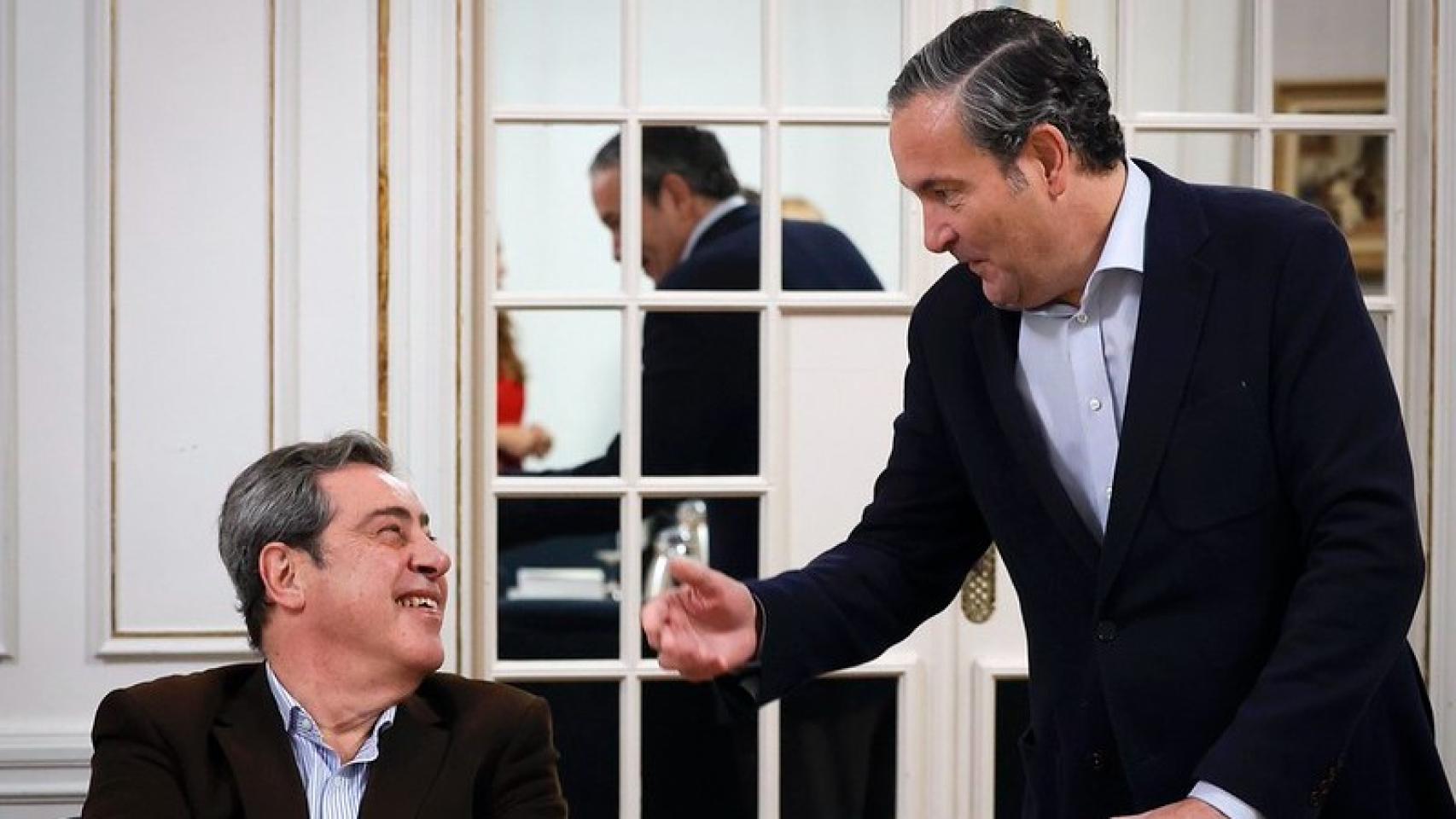 El portavoz de Vox en Les Corts, José María Llanos, junto al del PP, Nando Pastor. José Cuéllar / Corts