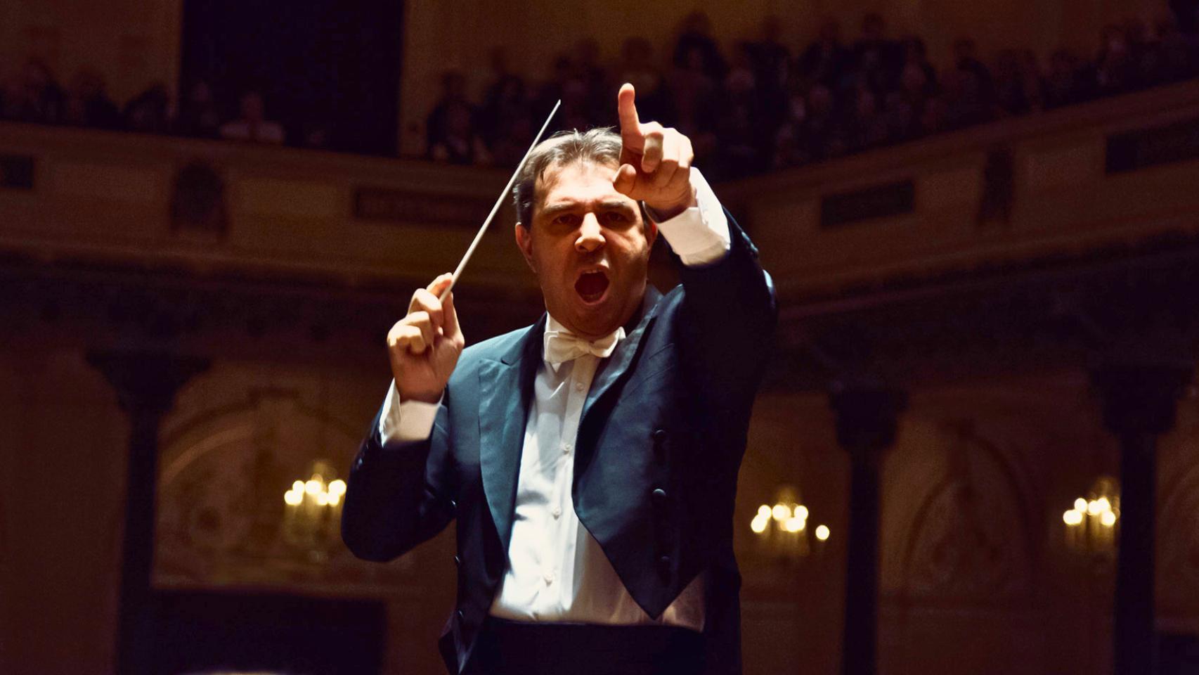El director de orquesta Daniele Gatti durante un concierto. Foto: Anne Dokter