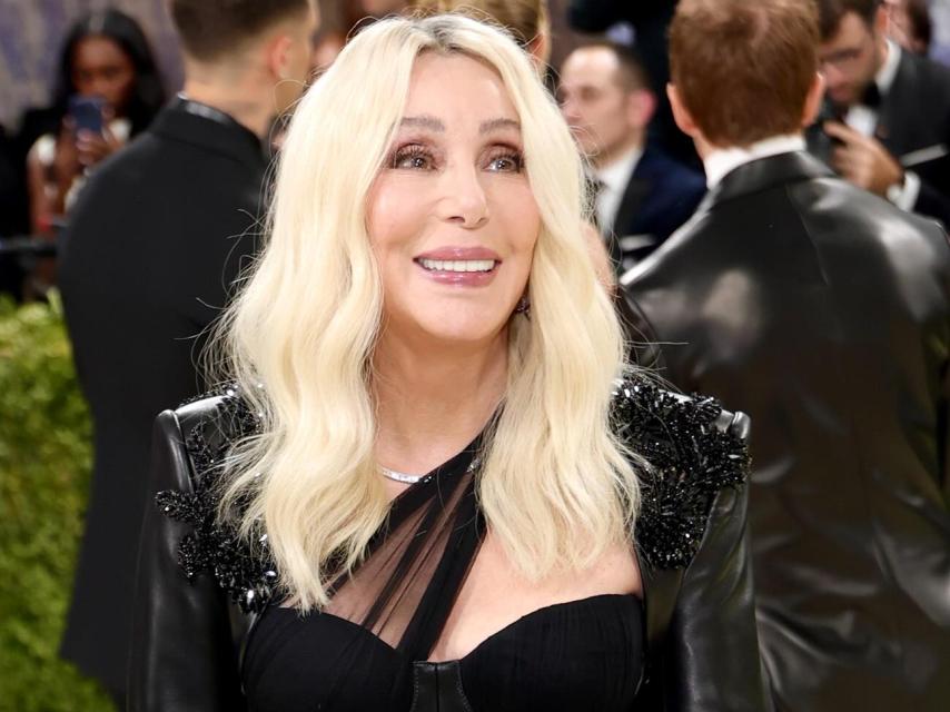 Cher, posando en la alfombra roja.